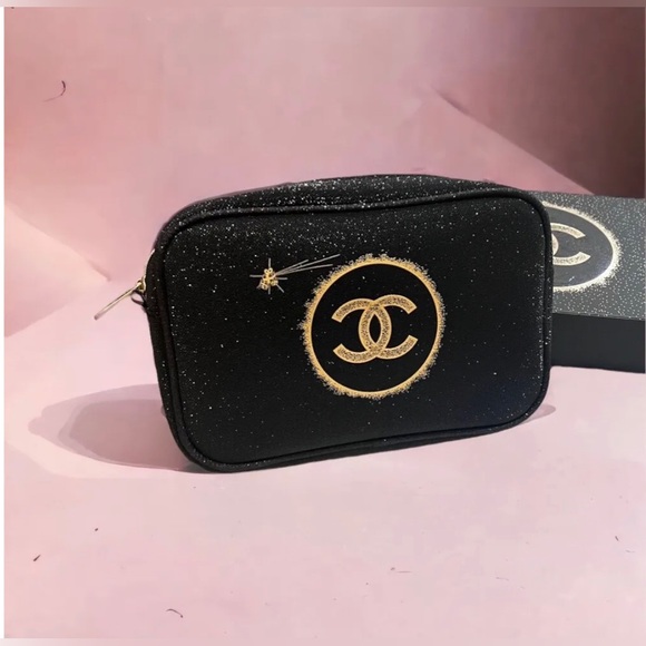 ✨ New Chanel Beauty holiday limited edition bag✨ - Picture 3 of 14